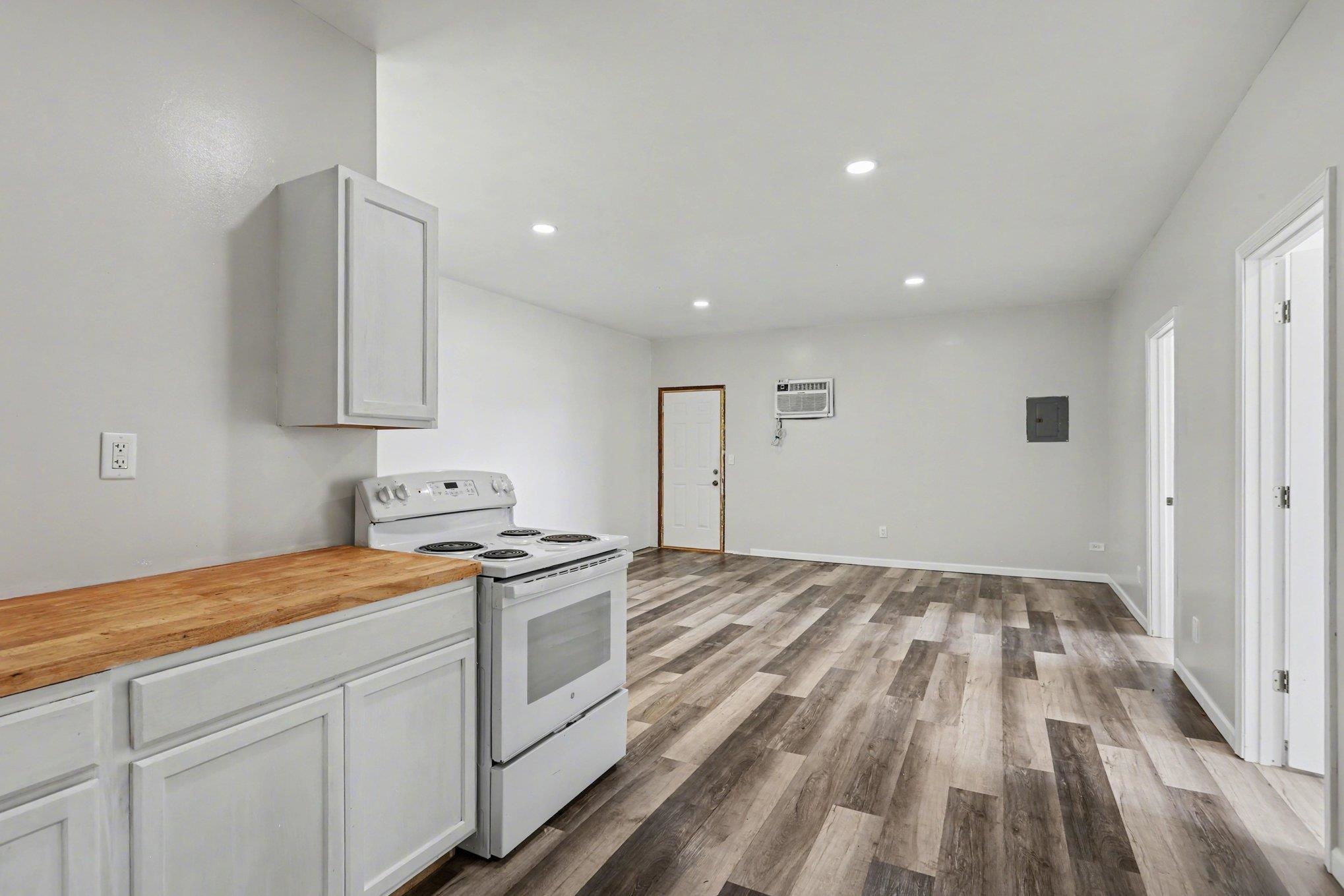 5454 North River Road Freeland, MI 48623 - Photo 4 of 33