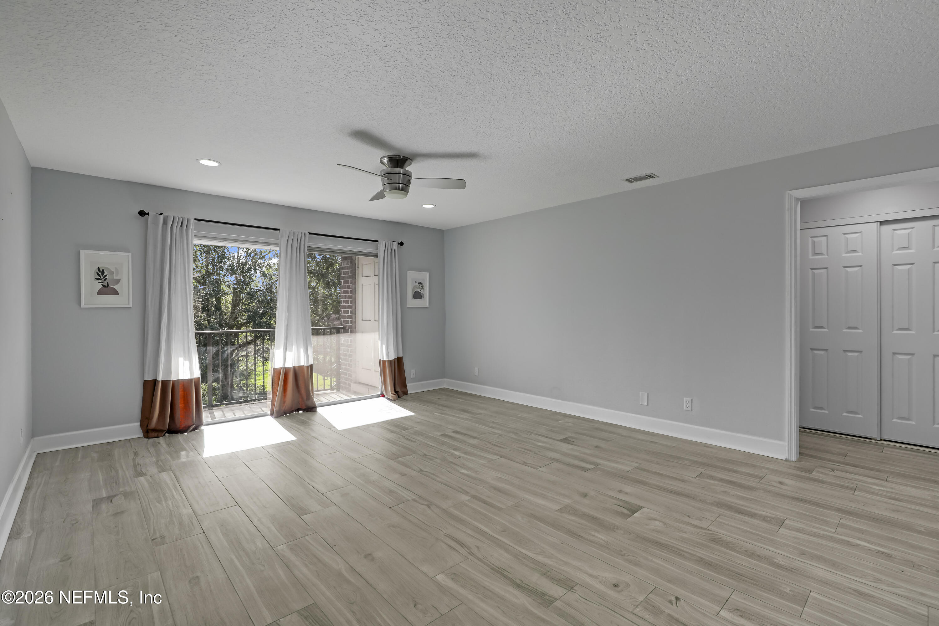 4915 Baymeadows Road, Unit 8H Jacksonville, FL 32217 - Photo 12 of 40 11 Living Room