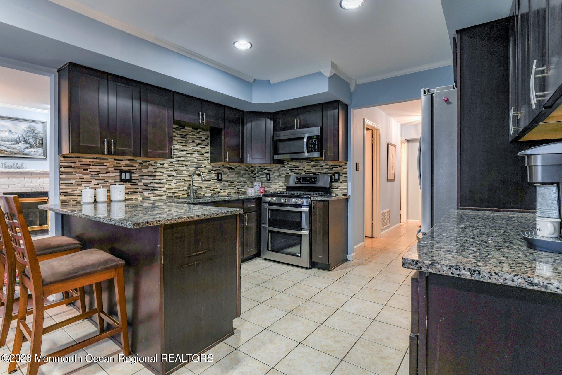 98 Starlight Road Howell, NJ 07731 - Photo 12 of 31 014-433596-DSC_6402_14_12117159