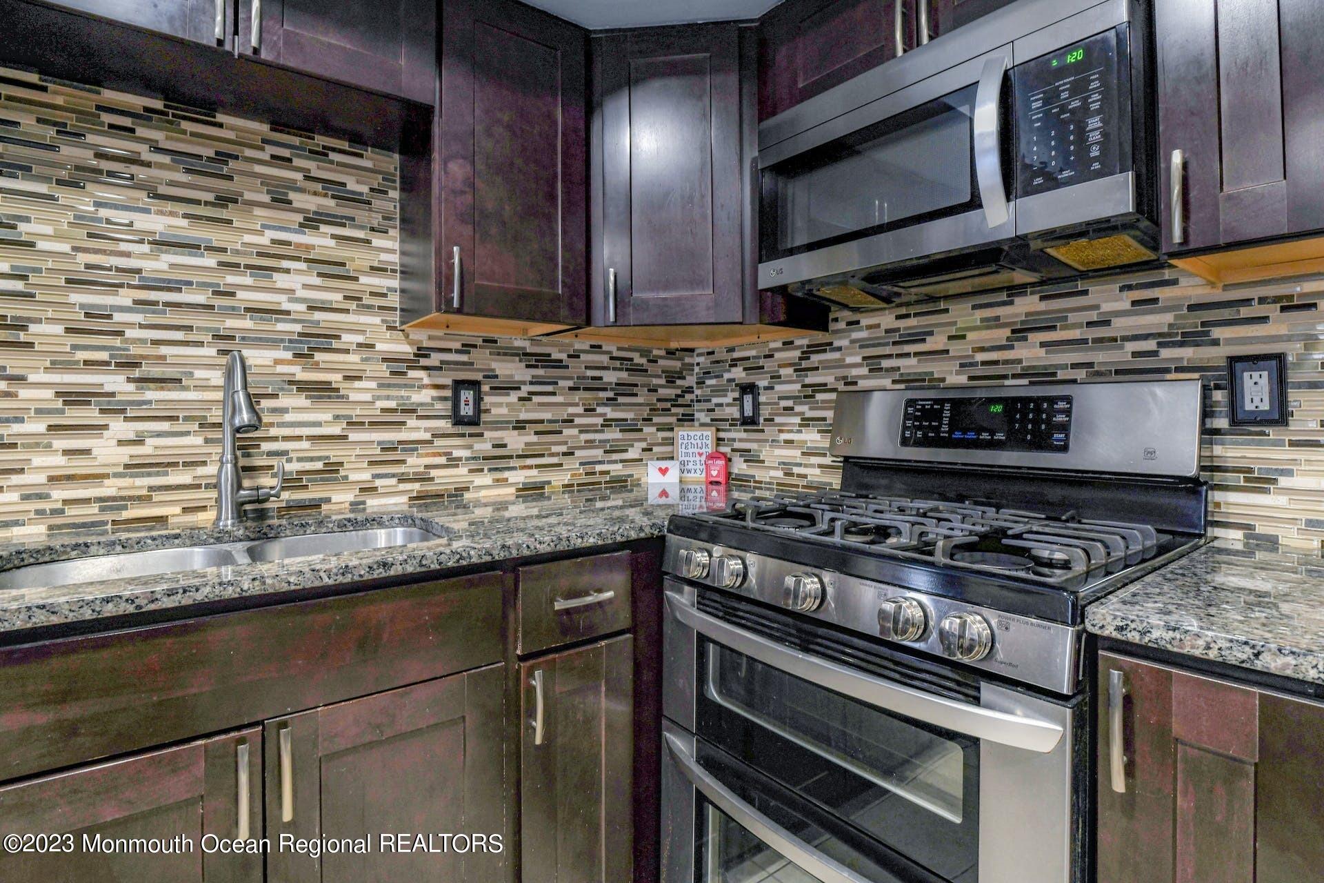 98 Starlight Road Howell, NJ 07731 - Photo 13 of 31 015-433596-DSC_6407_15_12117160