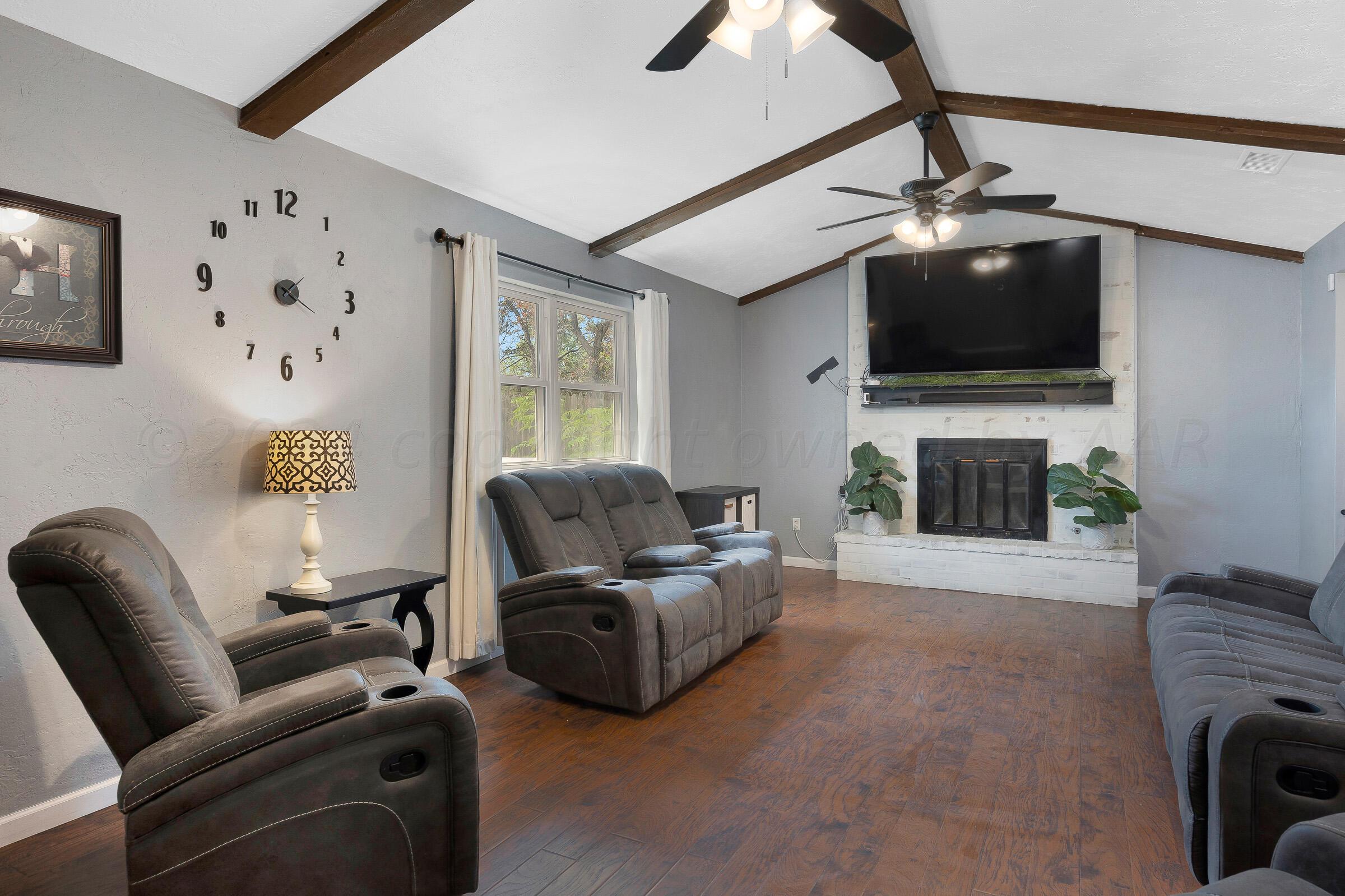 8116 Coronado Trail Amarillo, TX 79110 - Photo 3 of 18 a living room with furniture and a flat screen tv