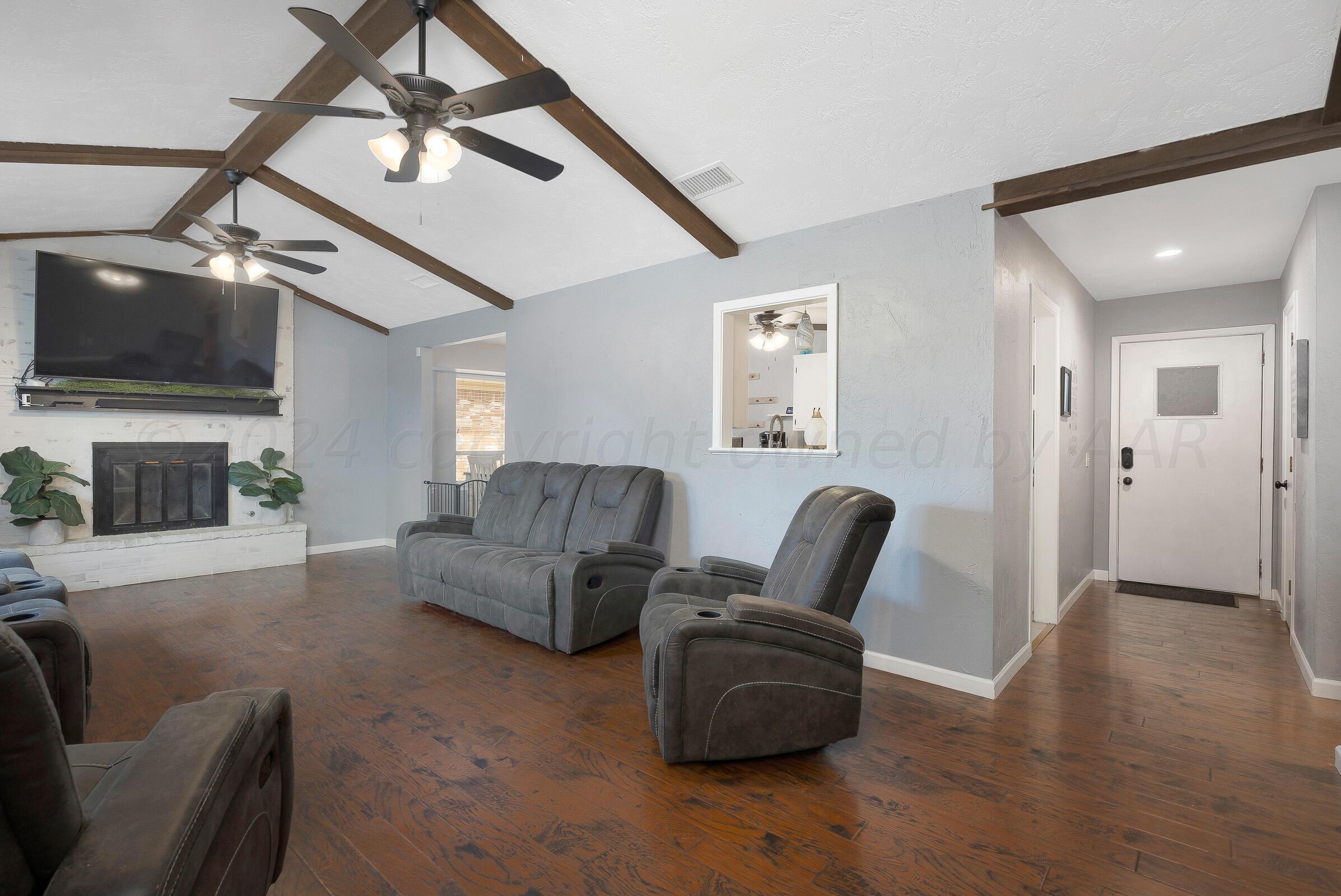 8116 Coronado Trail Amarillo, TX 79110 - Photo 5 of 18 a living room with furniture and a flat screen tv