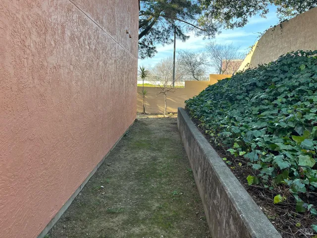 $299,000 | 104 Nantucket Lane, Vallejo, CA 94590