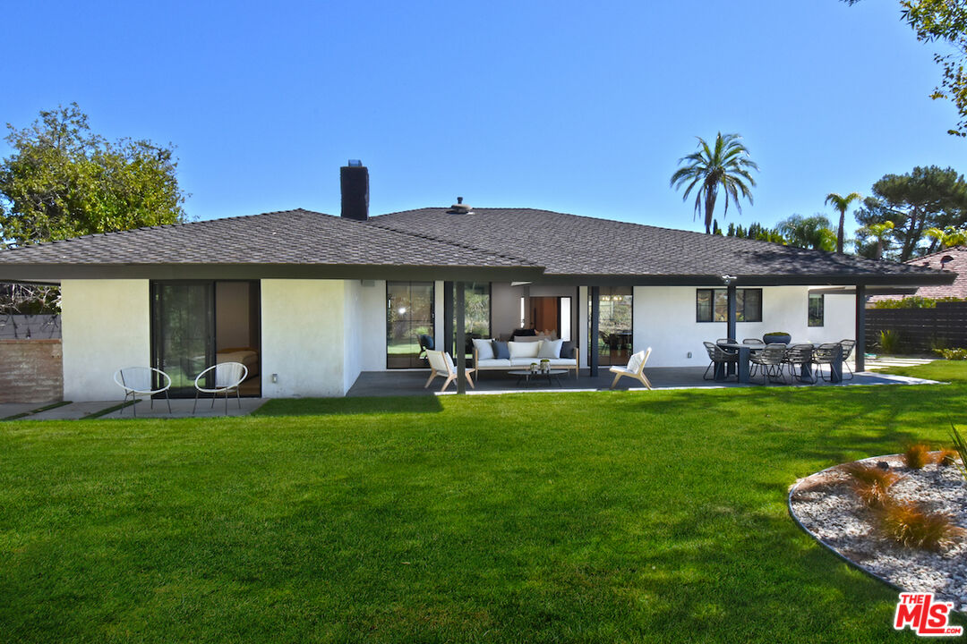 2037 Stradella Road Los Angeles, CA 90077 - Photo 25 of 33 a front view of a house with a garden