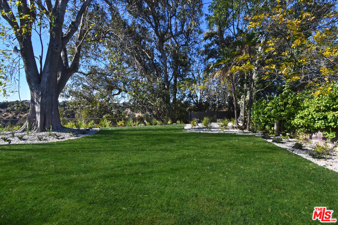 2037 Stradella Road Los Angeles, CA 90077 - Photo 27 of 33