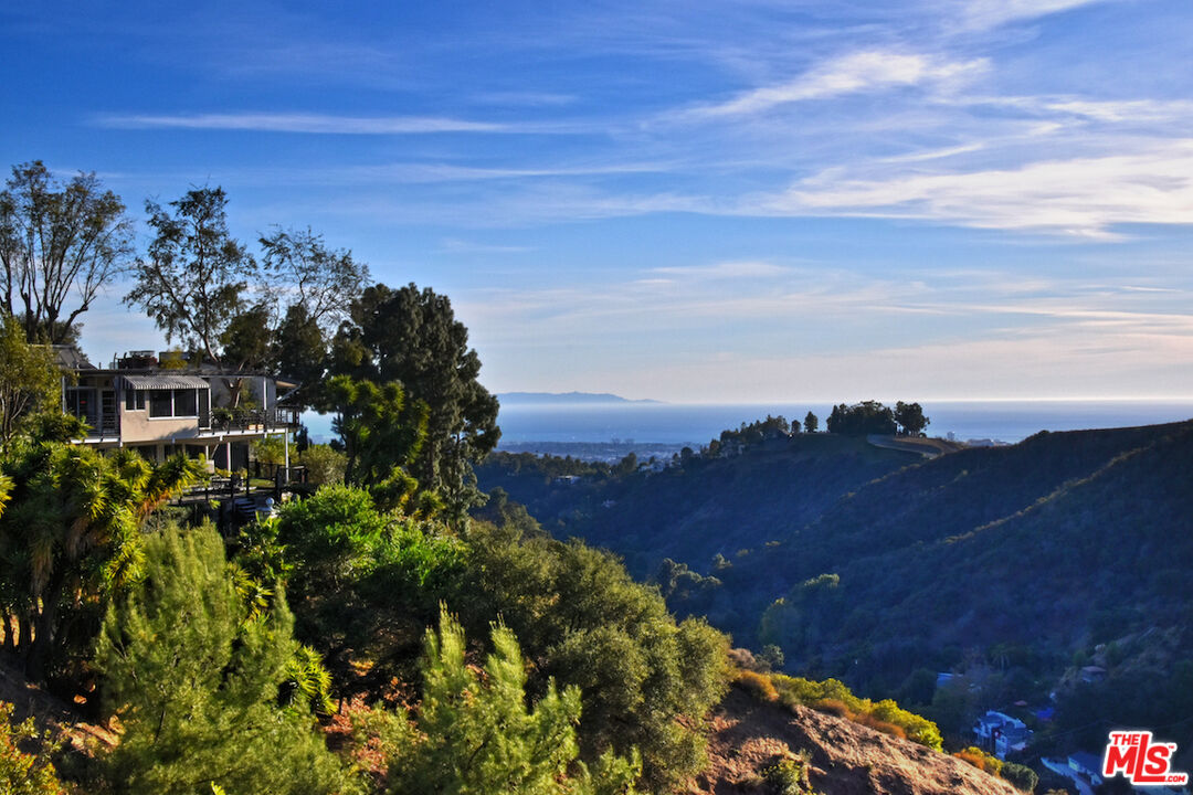 2037 Stradella Road Los Angeles, CA 90077 - Photo 31 of 33 a view of a city