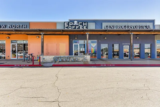 a view of the patio of the house