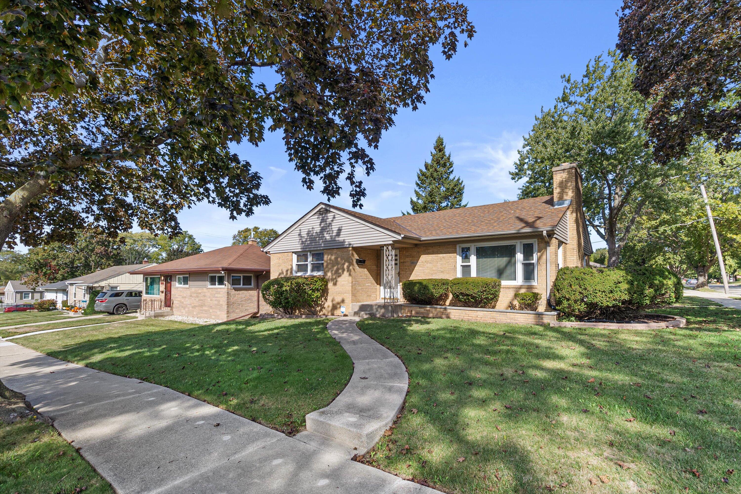 Full brick surrounding entire home