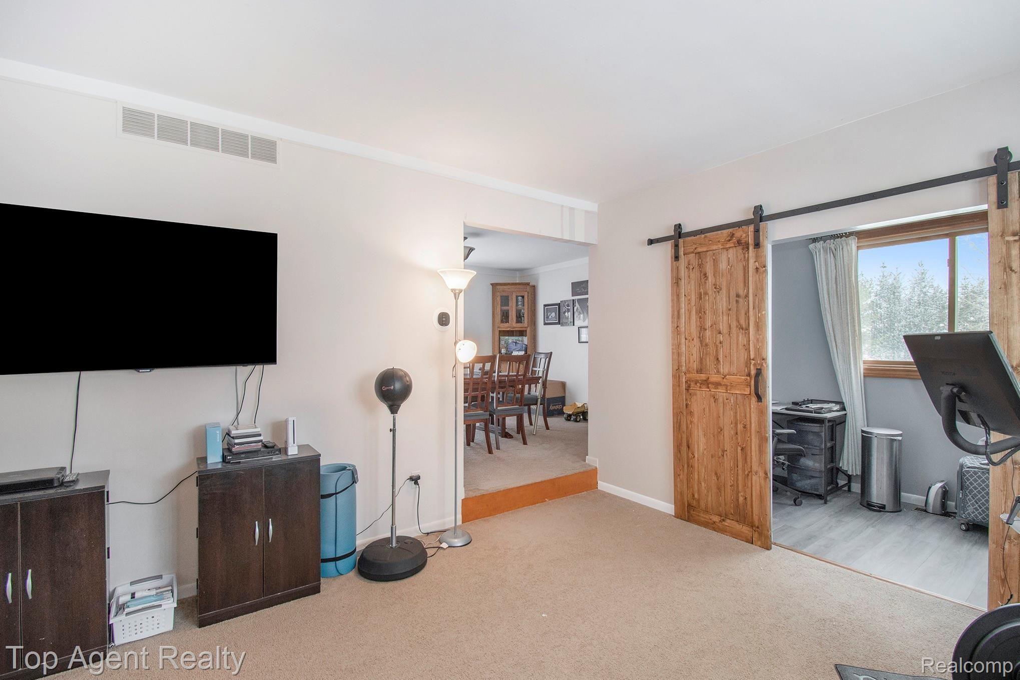 8727 Frith Road Columbus, MI 48063 - Photo 5 of 29 220207 10.00am Billock 8727 Frith_16