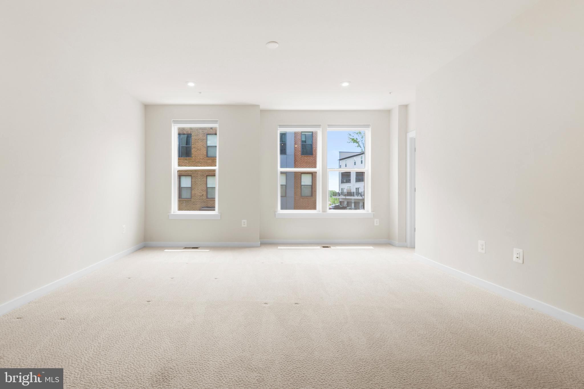 44487 Wolfhound Square Ashburn, VA 20147 - Photo 11 of 39 an empty room with windows