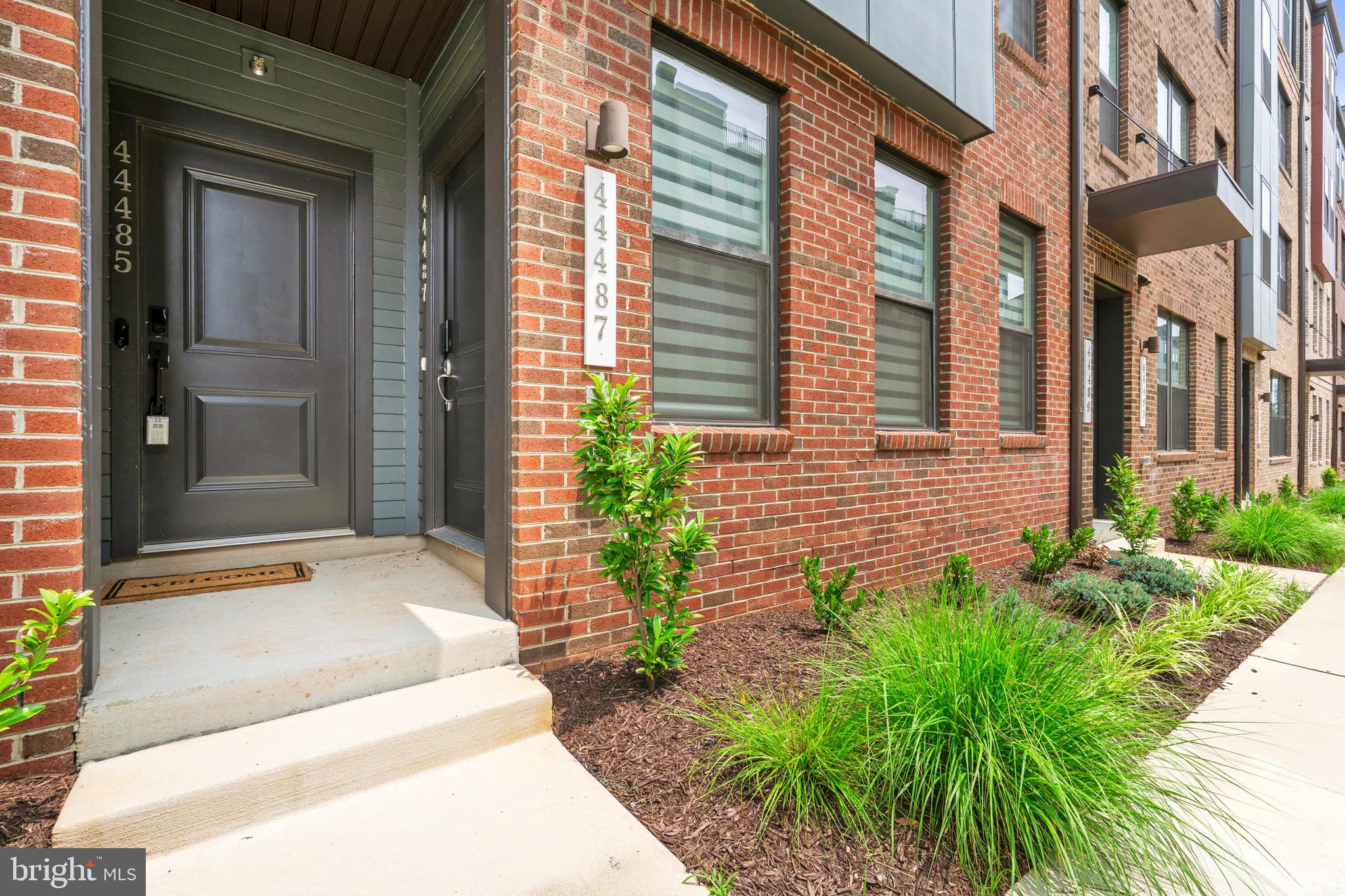 44487 Wolfhound Square Ashburn, VA 20147 - Photo 2 of 39 a view of a house with potted plants