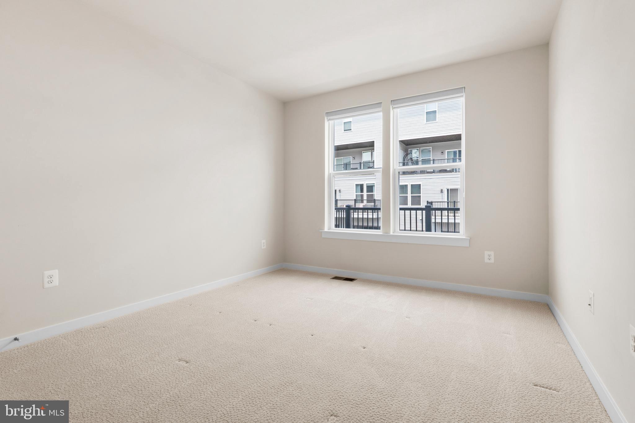 44487 Wolfhound Square Ashburn, VA 20147 - Photo 23 of 39 an empty room with windows