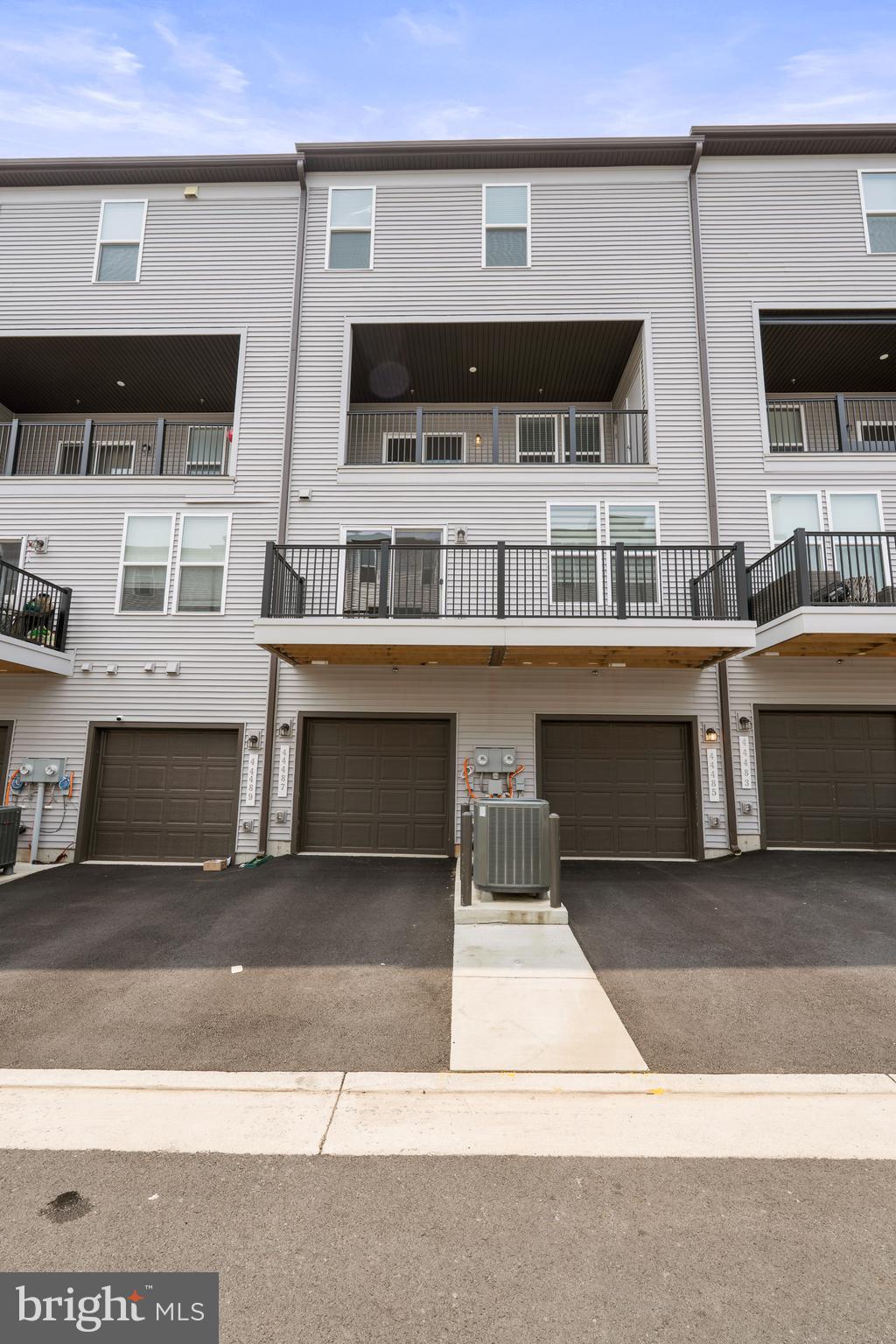 44487 Wolfhound Square Ashburn, VA 20147 - Photo 30 of 39 a living room with a couch and a fireplace