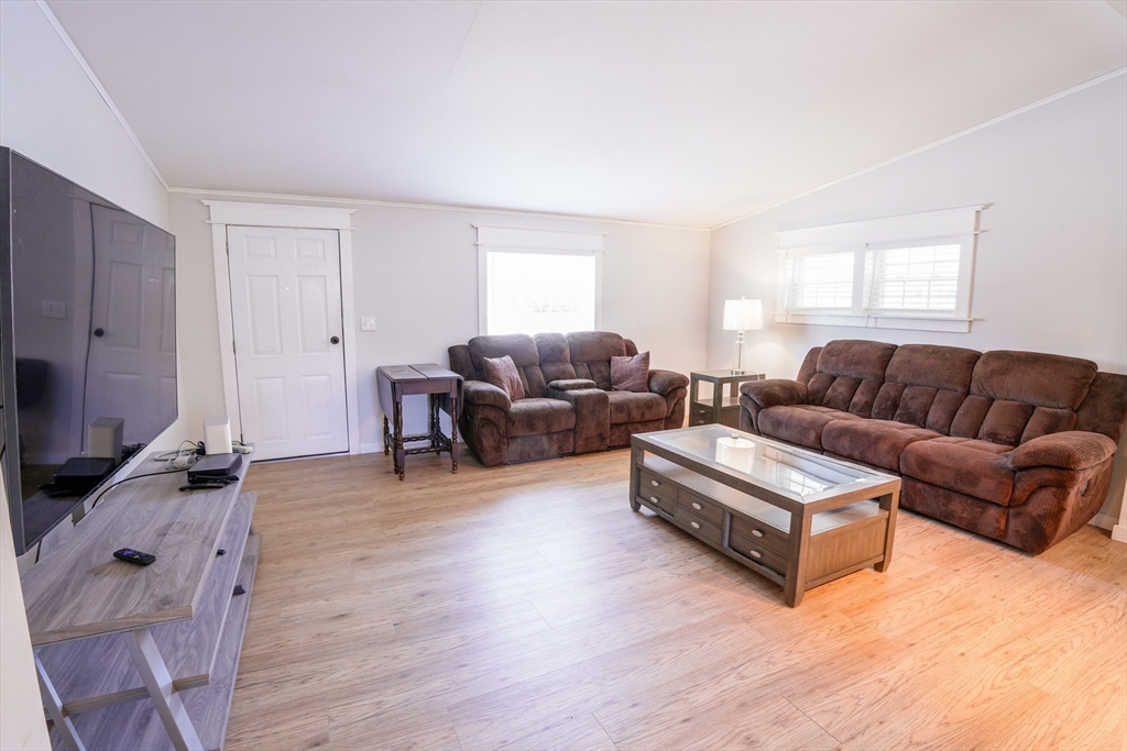 170 Champagne Road Gardner, MA 01440 - Photo 5 of 15