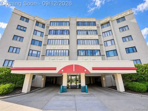 $279,000 | 43050 12 Oaks Crescent Drive, Unit 4055, Novi, MI 48377