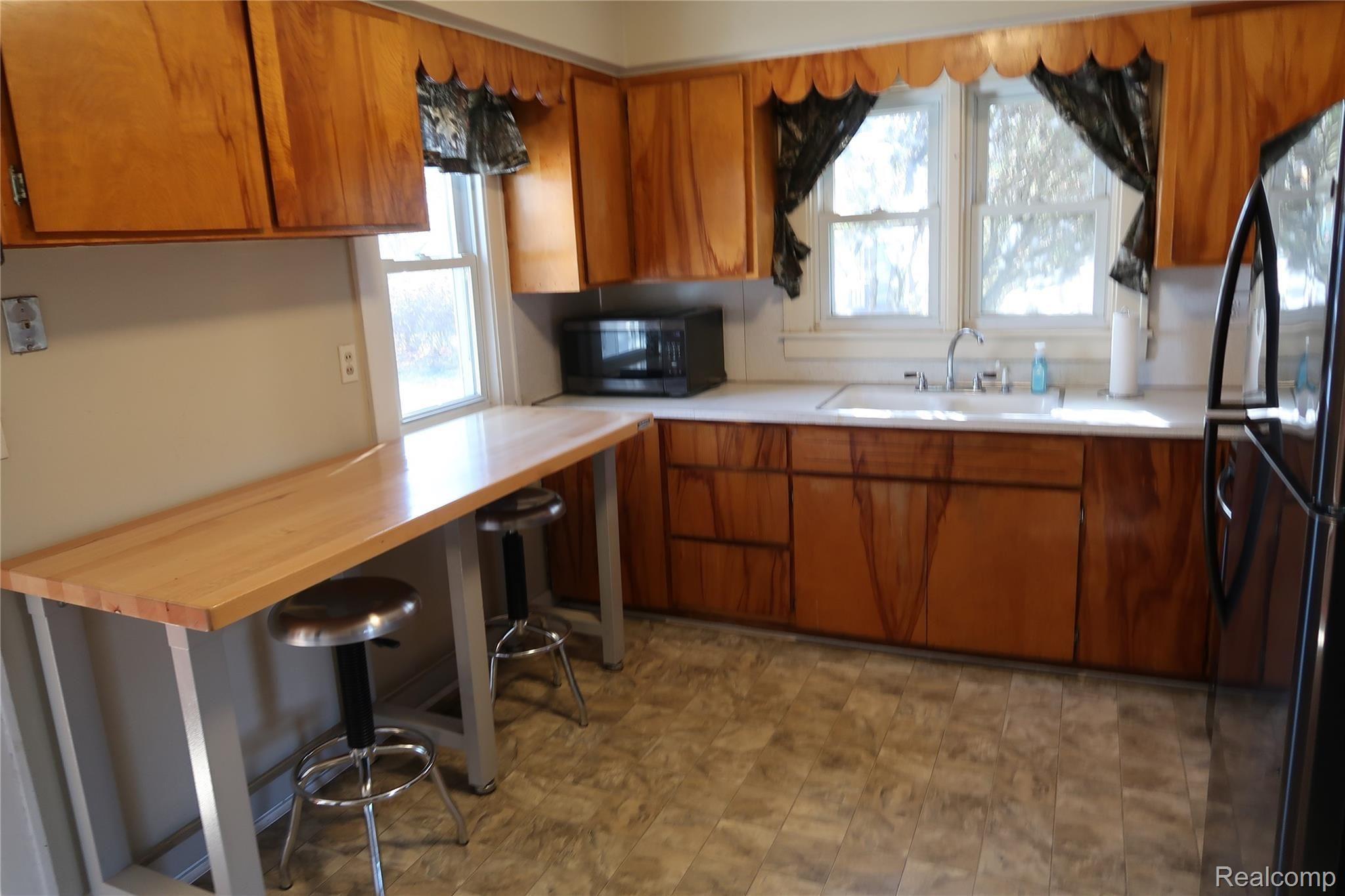 19969 Inkster Road Romulus, MI 48174 - Photo 8 of 12 inkster kitchen.JPG