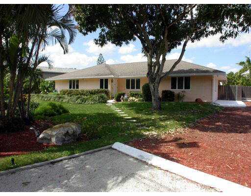 5501 Newcastle Street Boca Raton, FL 33487 - Photo 1 of 8 Primary Photo