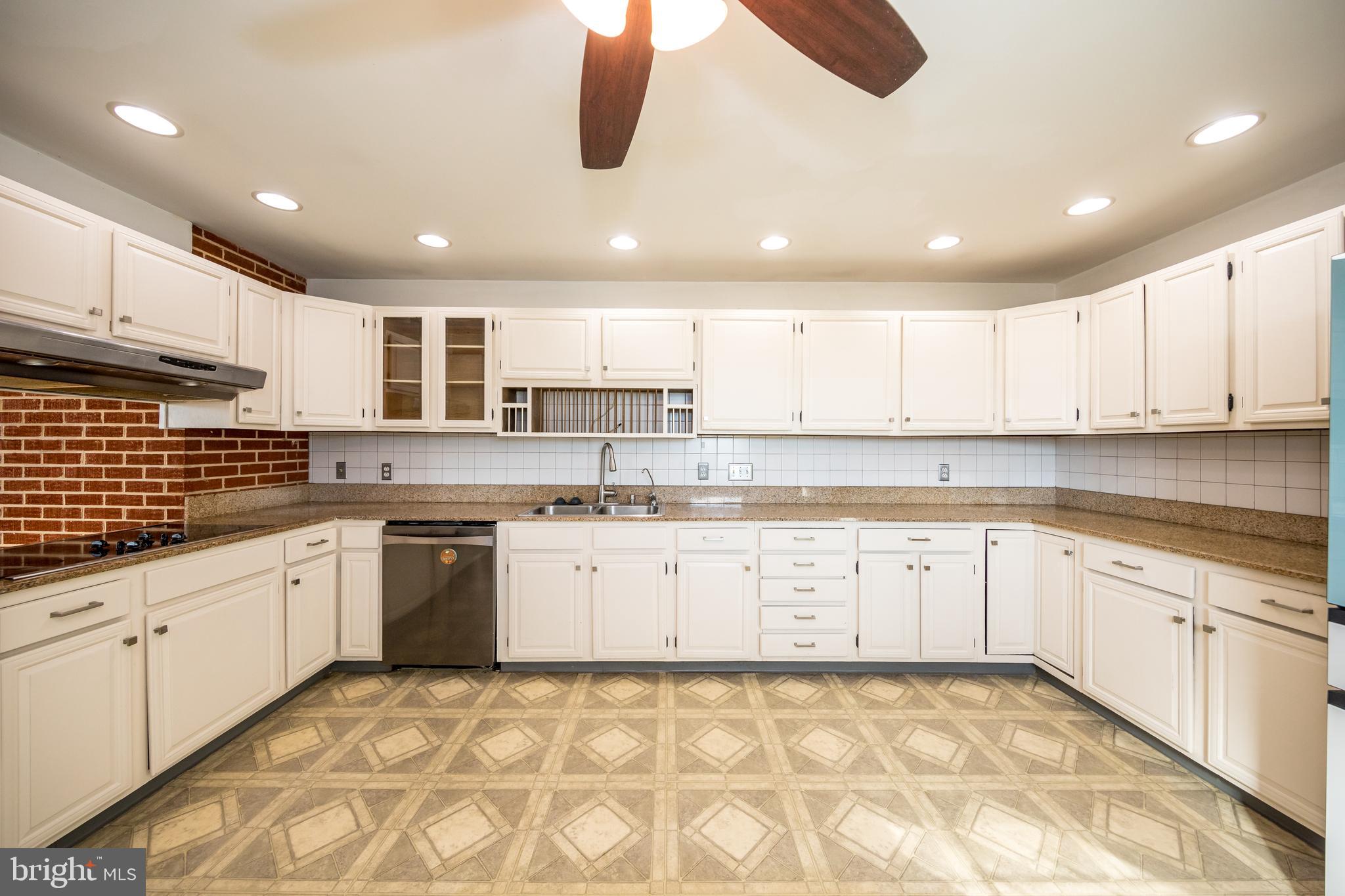 8 Weaver Meadows Road Conowingo, MD 21918 - Photo 10 of 40 Expansive Kitchen