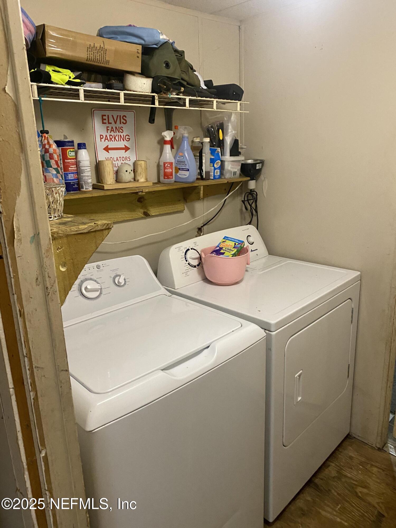 10017 Factory Avenue Hampton, FL 32044 - Photo 7 of 11 a utility room with dryer and washer