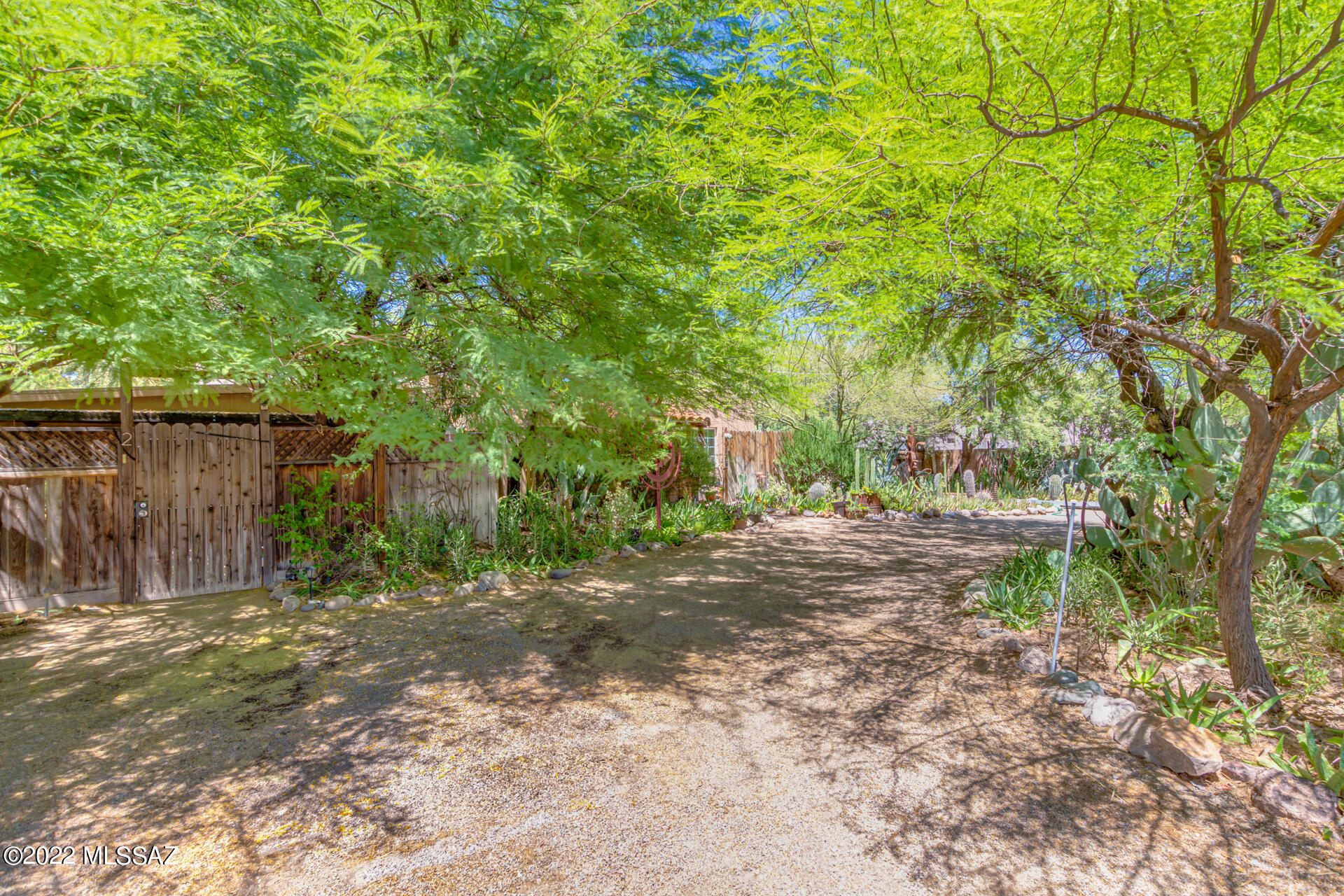 1103 East Halcyon Road Tucson, AZ 85719 - Photo 2 of 39