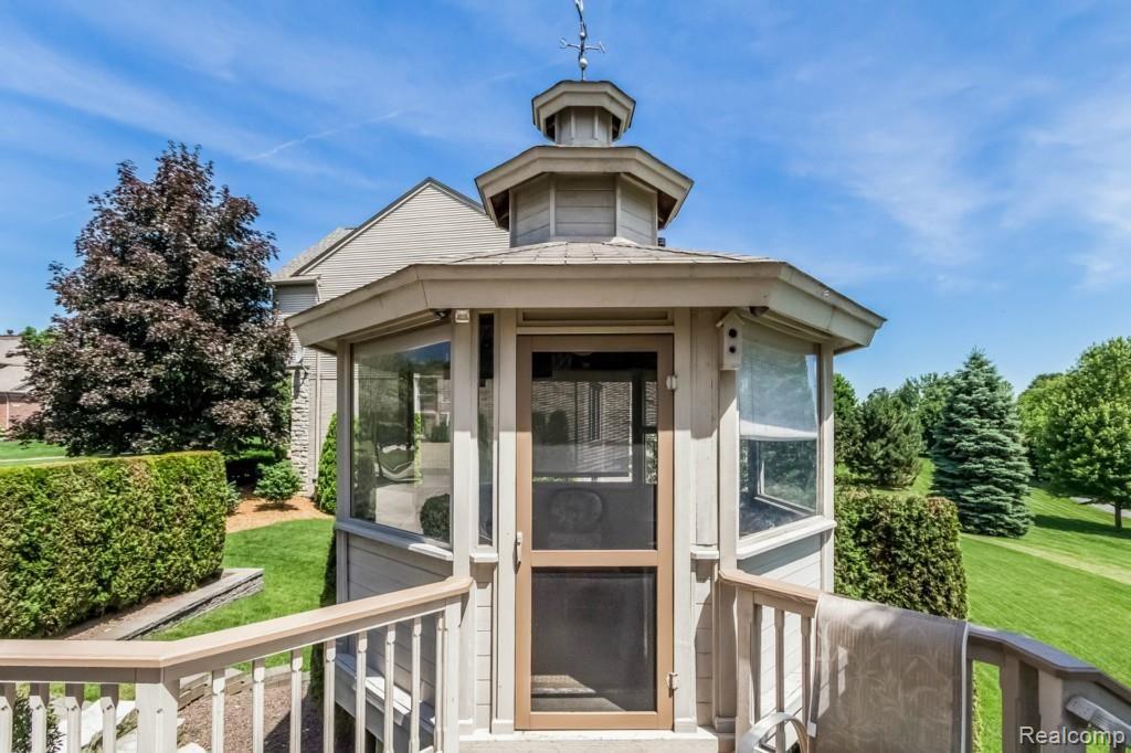 1046 Miners Run Rochester, MI 48306 - Photo 4 of 74 004-Gazebo-1841974-medium.jpg