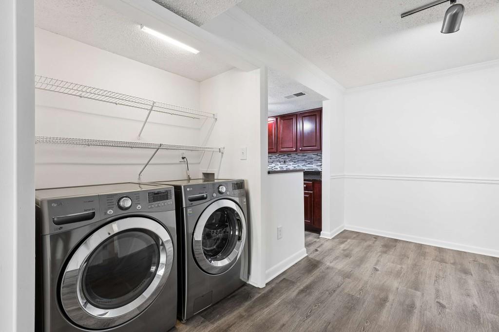 6900 Roswell Road, Unit Q6 Atlanta, GA 30328 - Photo 10 of 38 a view of livingroom with washer and dryer
