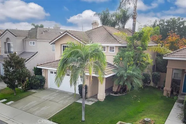 a view of a house with a yard
