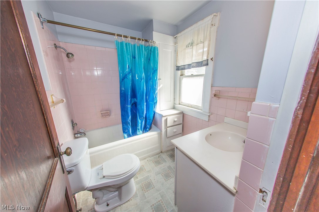 2813 2nd Street Northwest Canton, OH 44708 - Photo 25 of 33 UNIT #3 BATHROOM IN 1 BEDROOM UNIT