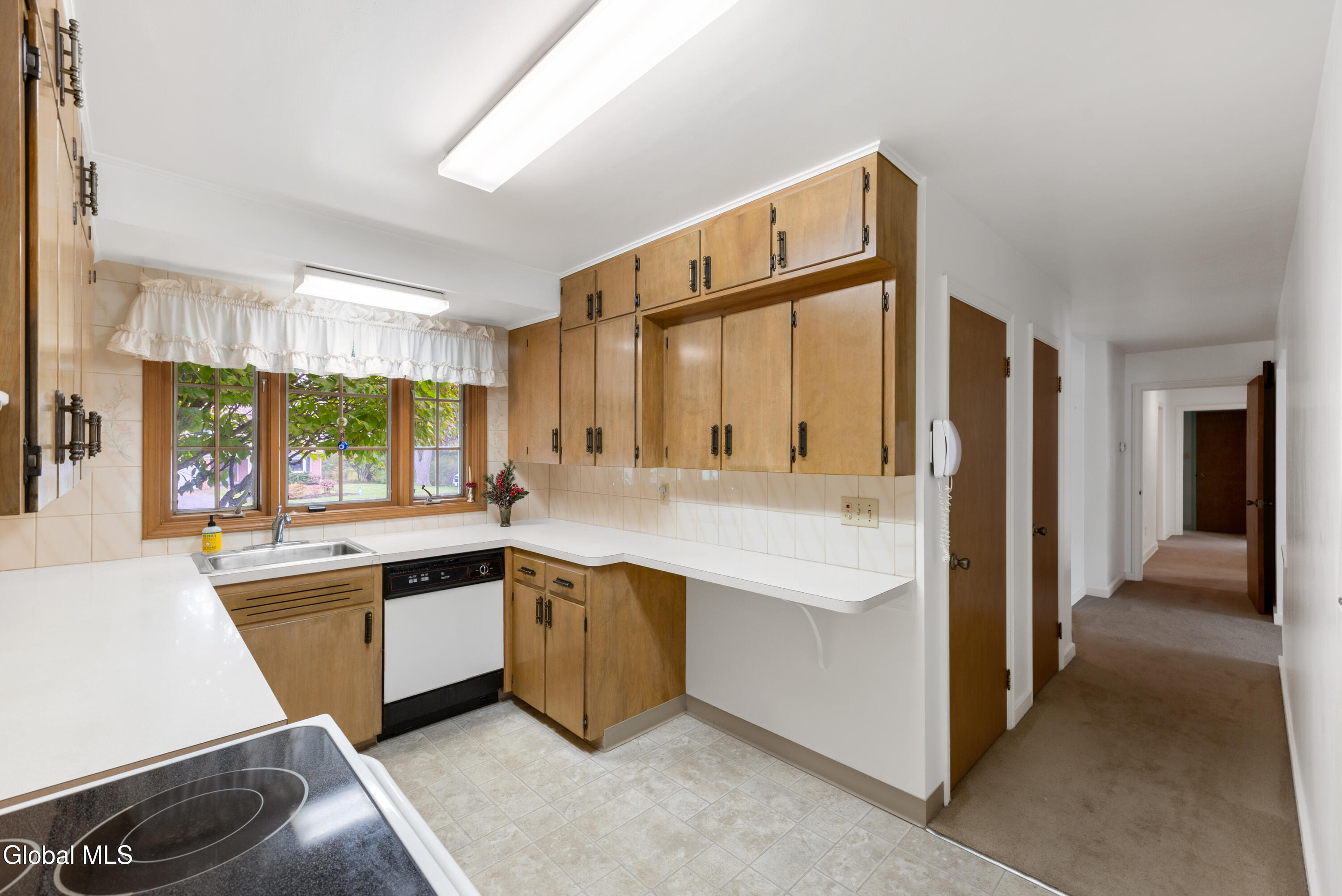 2472 Hilltop Road Niskayuna, NY 12309 - Photo 20 of 42 1 (21)