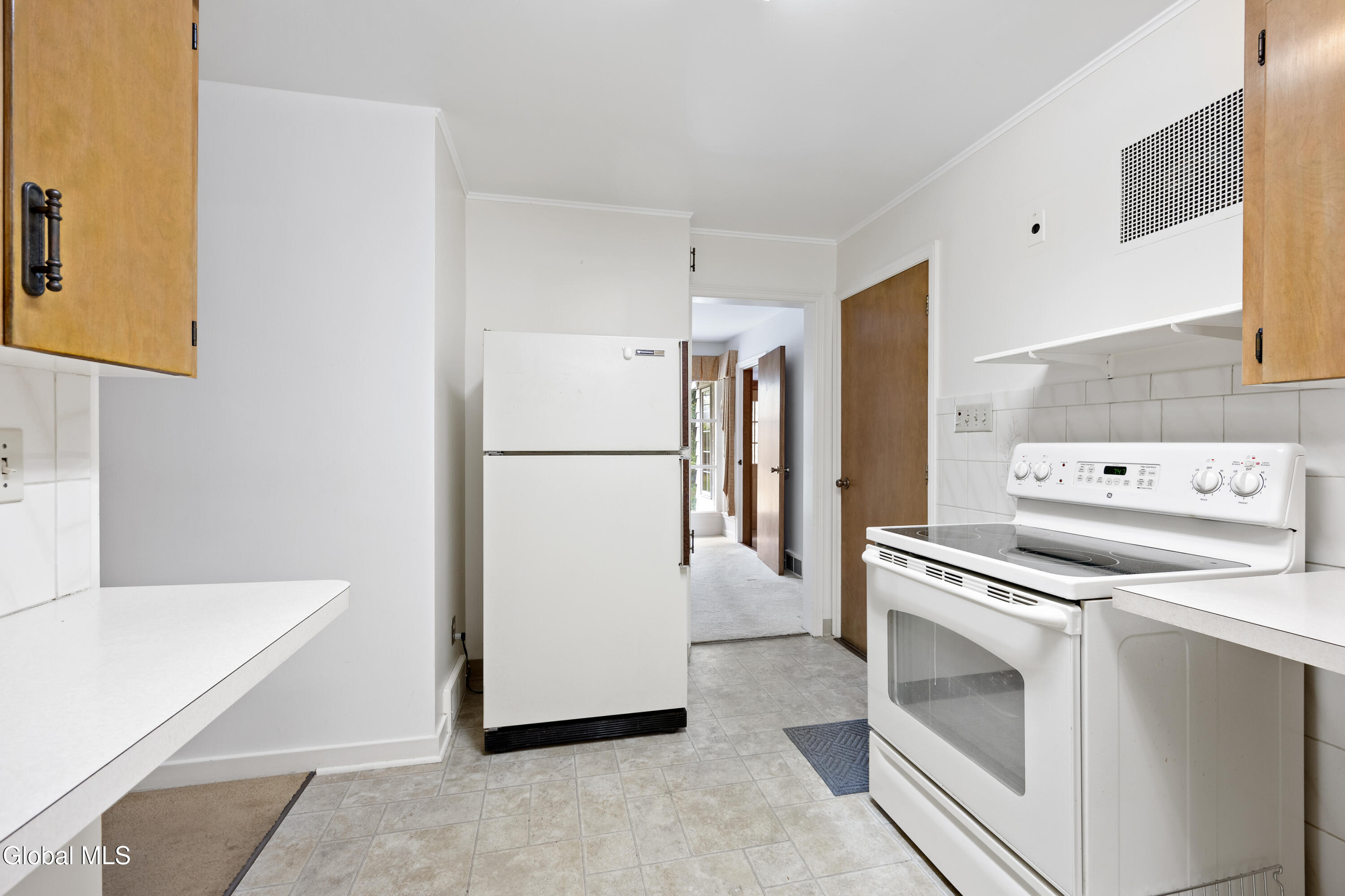 2472 Hilltop Road Niskayuna, NY 12309 - Photo 21 of 42 1 (22)