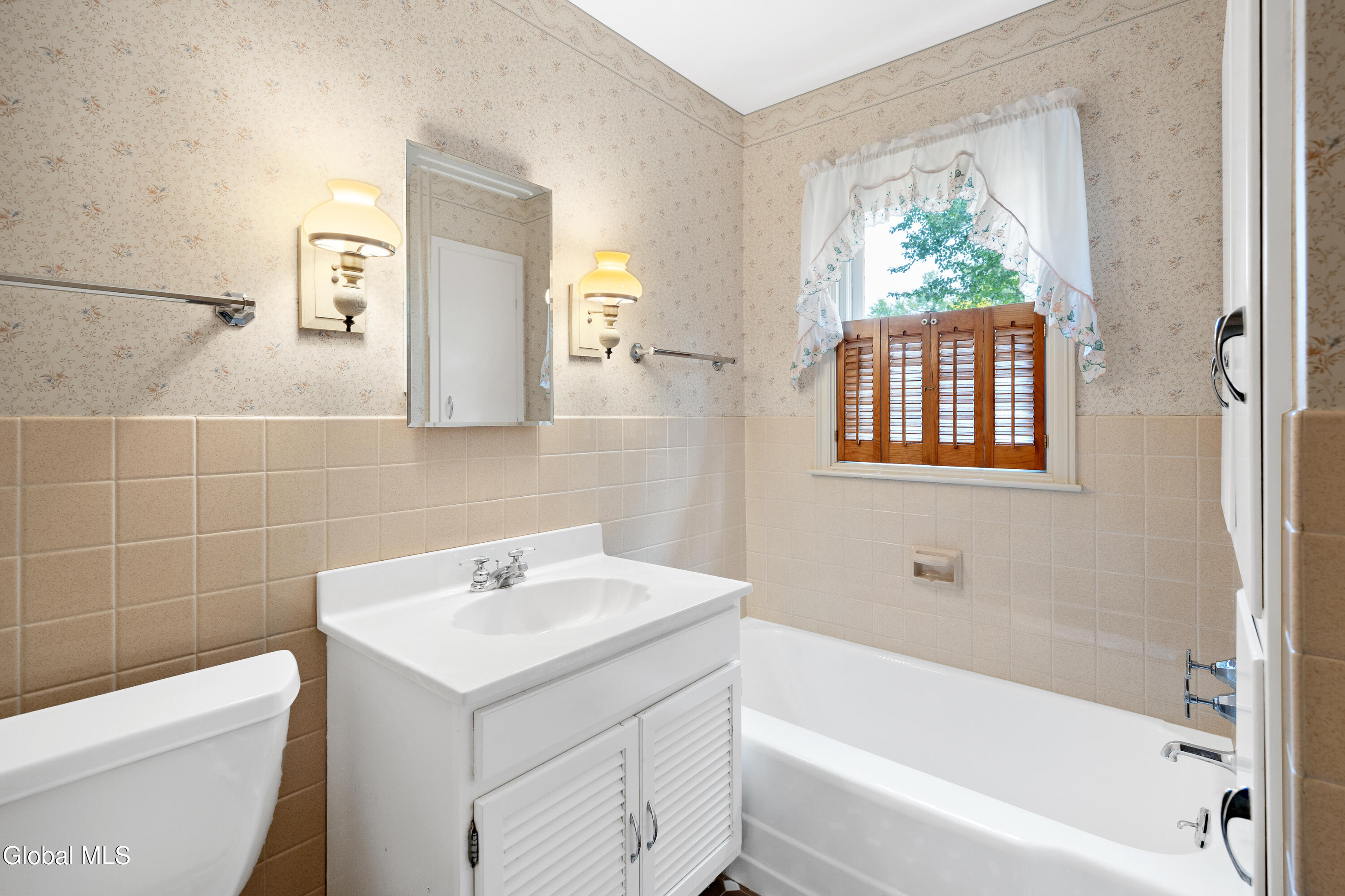 2472 Hilltop Road Niskayuna, NY 12309 - Photo 25 of 42 1 (26)