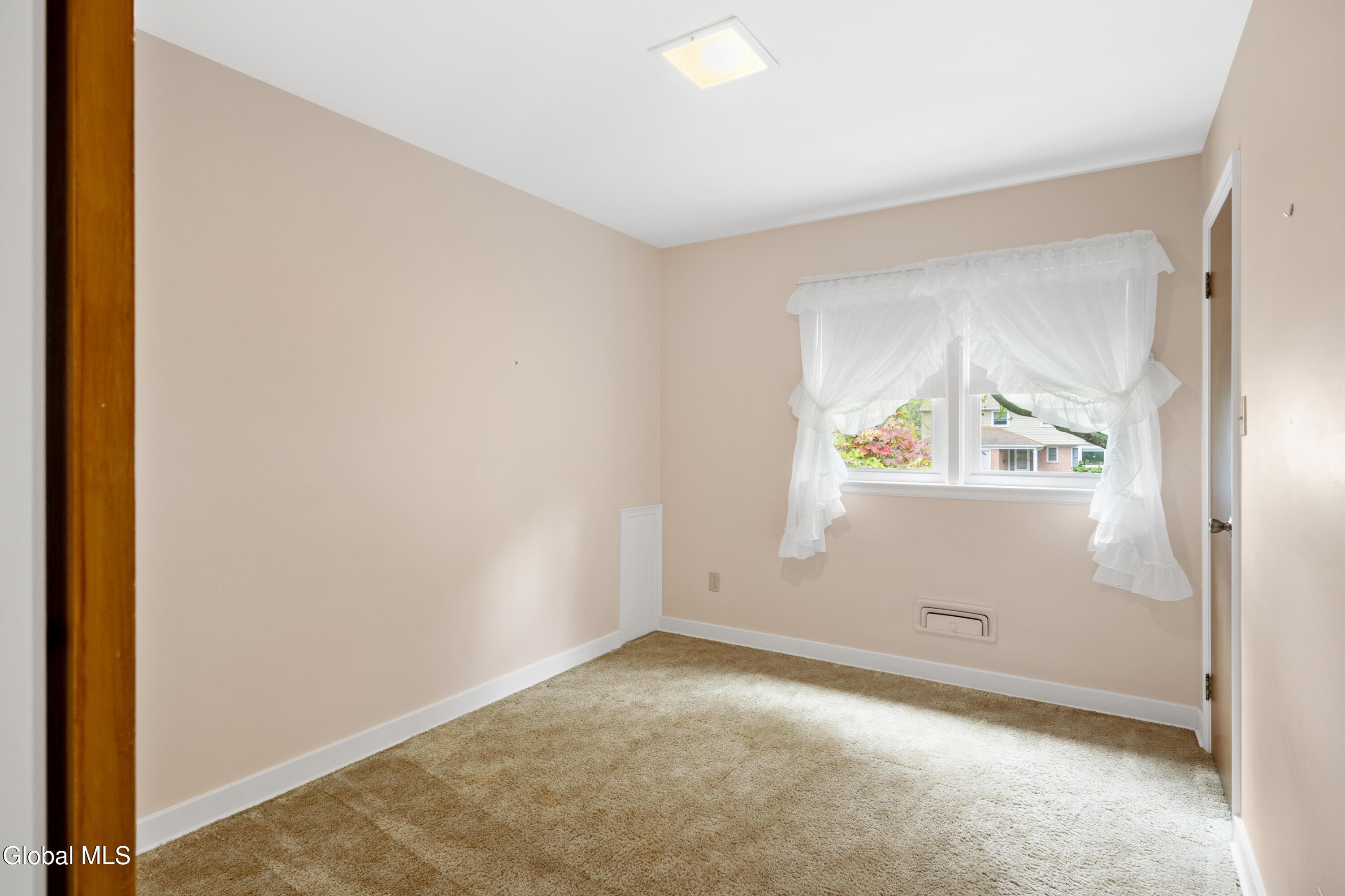 2472 Hilltop Road Niskayuna, NY 12309 - Photo 26 of 42 1 (27)