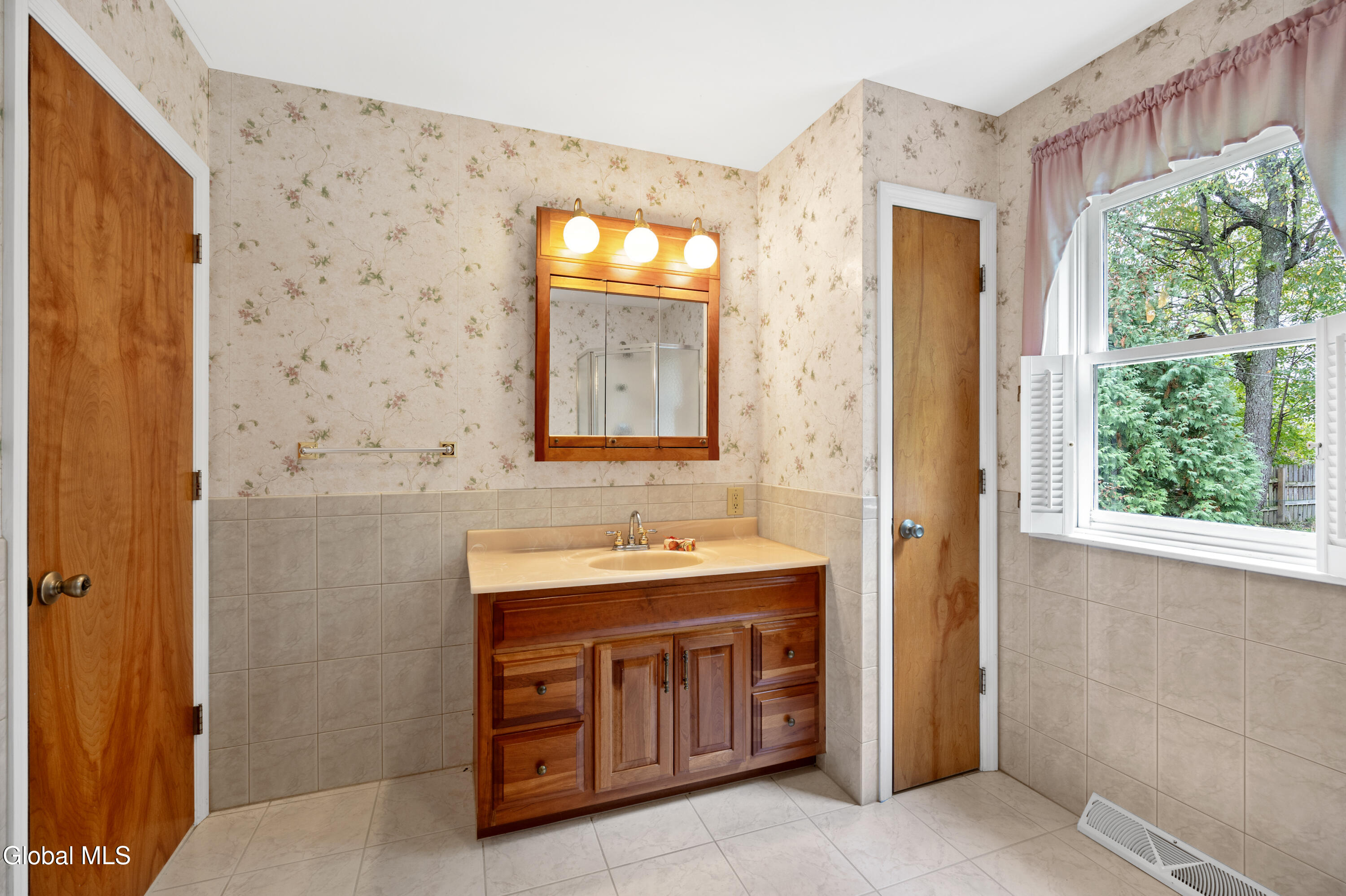 2472 Hilltop Road Niskayuna, NY 12309 - Photo 30 of 42 1 (31)