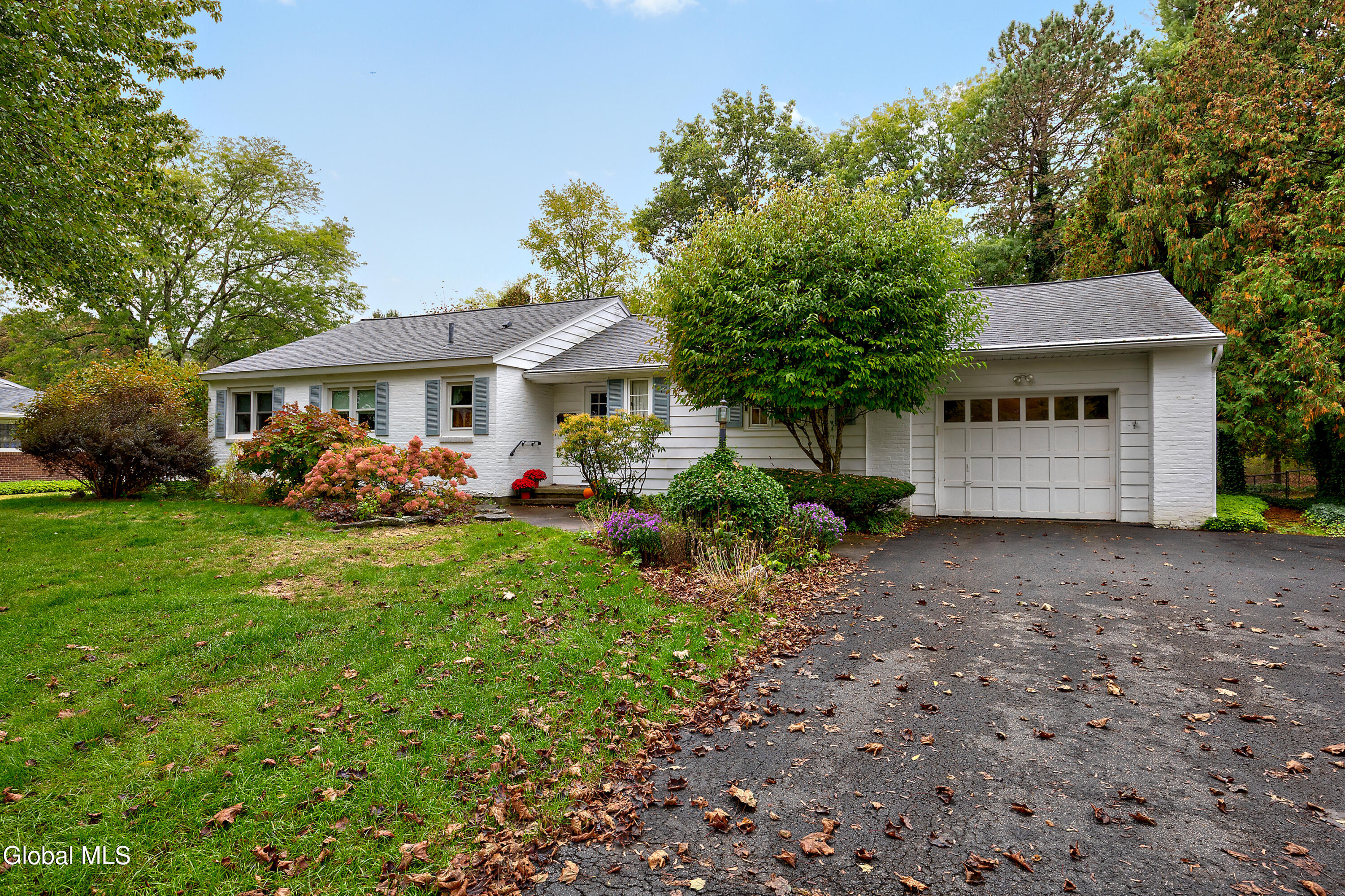 2472 Hilltop Road Niskayuna, NY 12309 - Photo 3 of 42 1 (1)