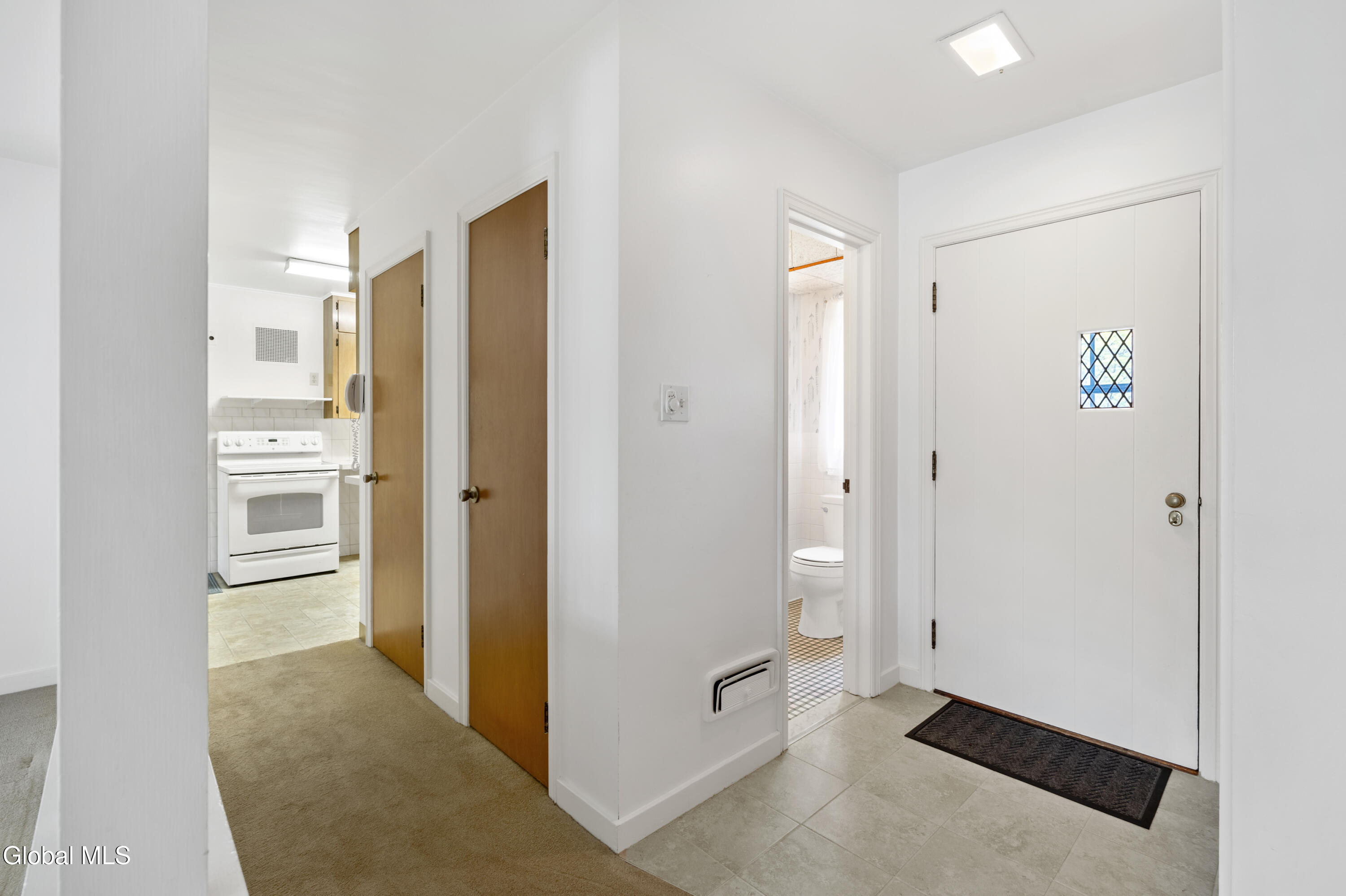 2472 Hilltop Road Niskayuna, NY 12309 - Photo 10 of 42 1 (11)