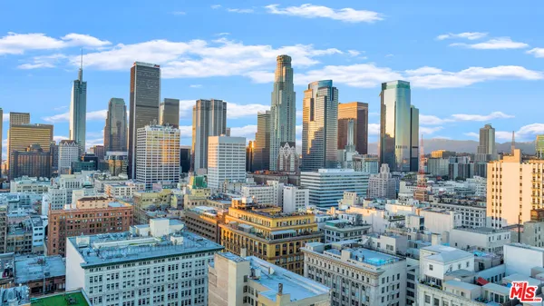 $2,000 | 215 West 7th Street, Unit 811, Los Angeles, CA 90014
