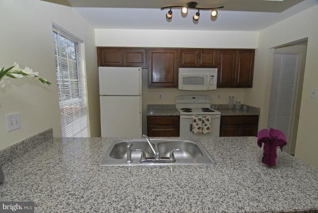 15102 Callohan Court Silver Spring, MD 20906 - Photo 22 of 29 Kitchen