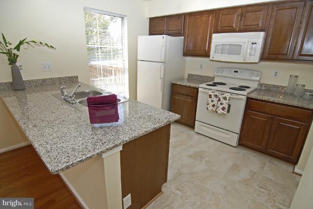 15102 Callohan Court Silver Spring, MD 20906 - Photo 4 of 29 Kitchen