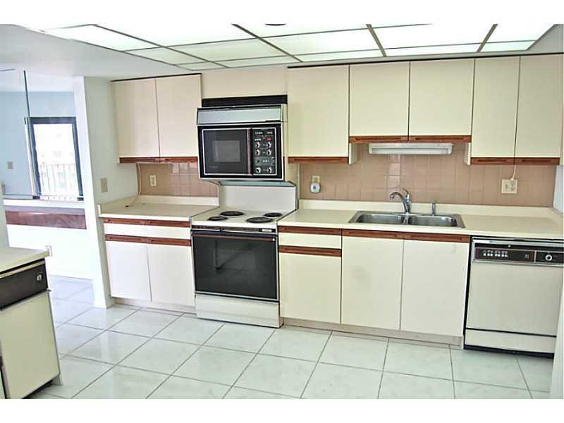 501 North Riverside Drive, Unit 601 Pompano Beach, FL 33062 - Photo 11 of 19 Kitchen