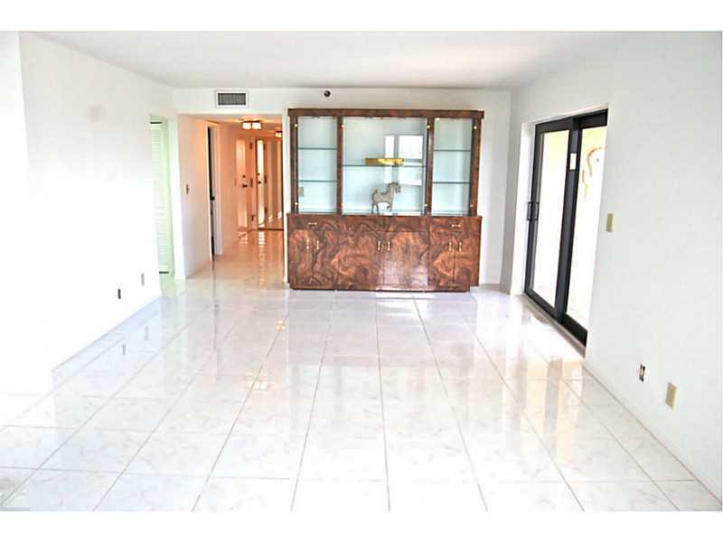 501 North Riverside Drive, Unit 601 Pompano Beach, FL 33062 - Photo 13 of 19 Living Room