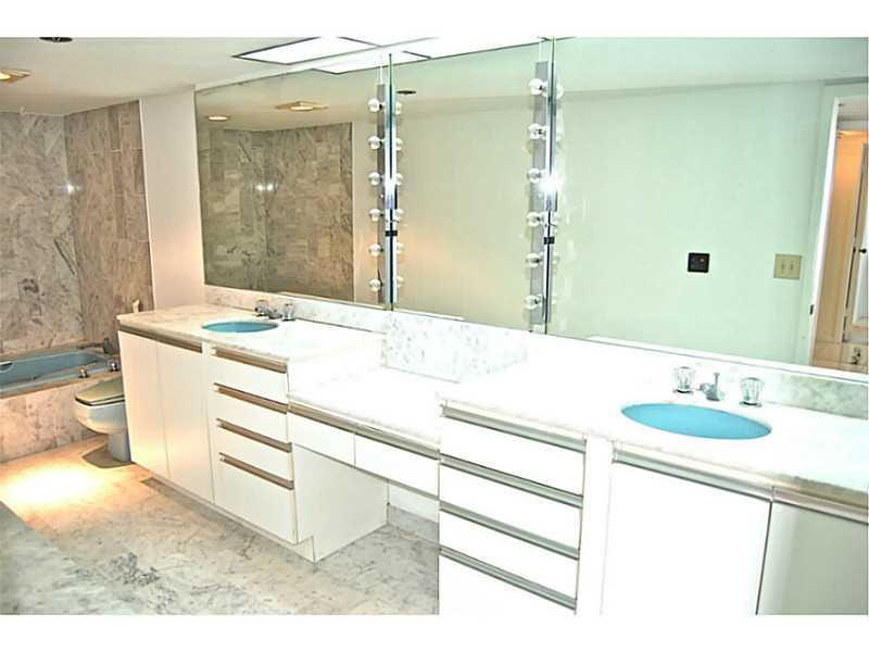 501 North Riverside Drive, Unit 601 Pompano Beach, FL 33062 - Photo 18 of 19 Bathroom Master