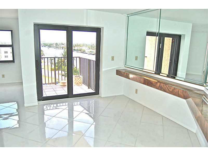 501 North Riverside Drive, Unit 601 Pompano Beach, FL 33062 - Photo 6 of 19 Living Room