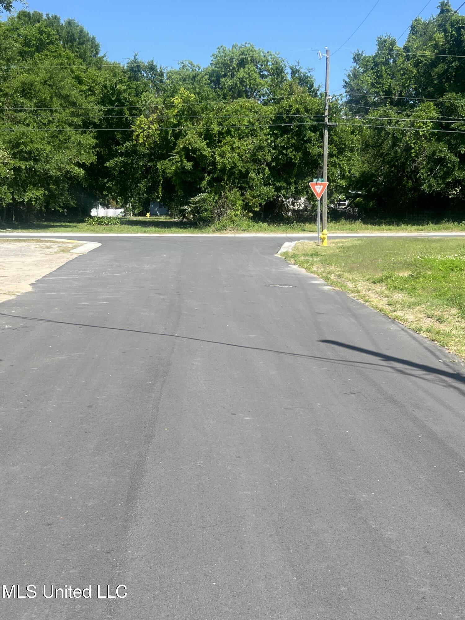 375 Pearl Street Biloxi, MS 39530 - Photo 3 of 3 IMG_4876