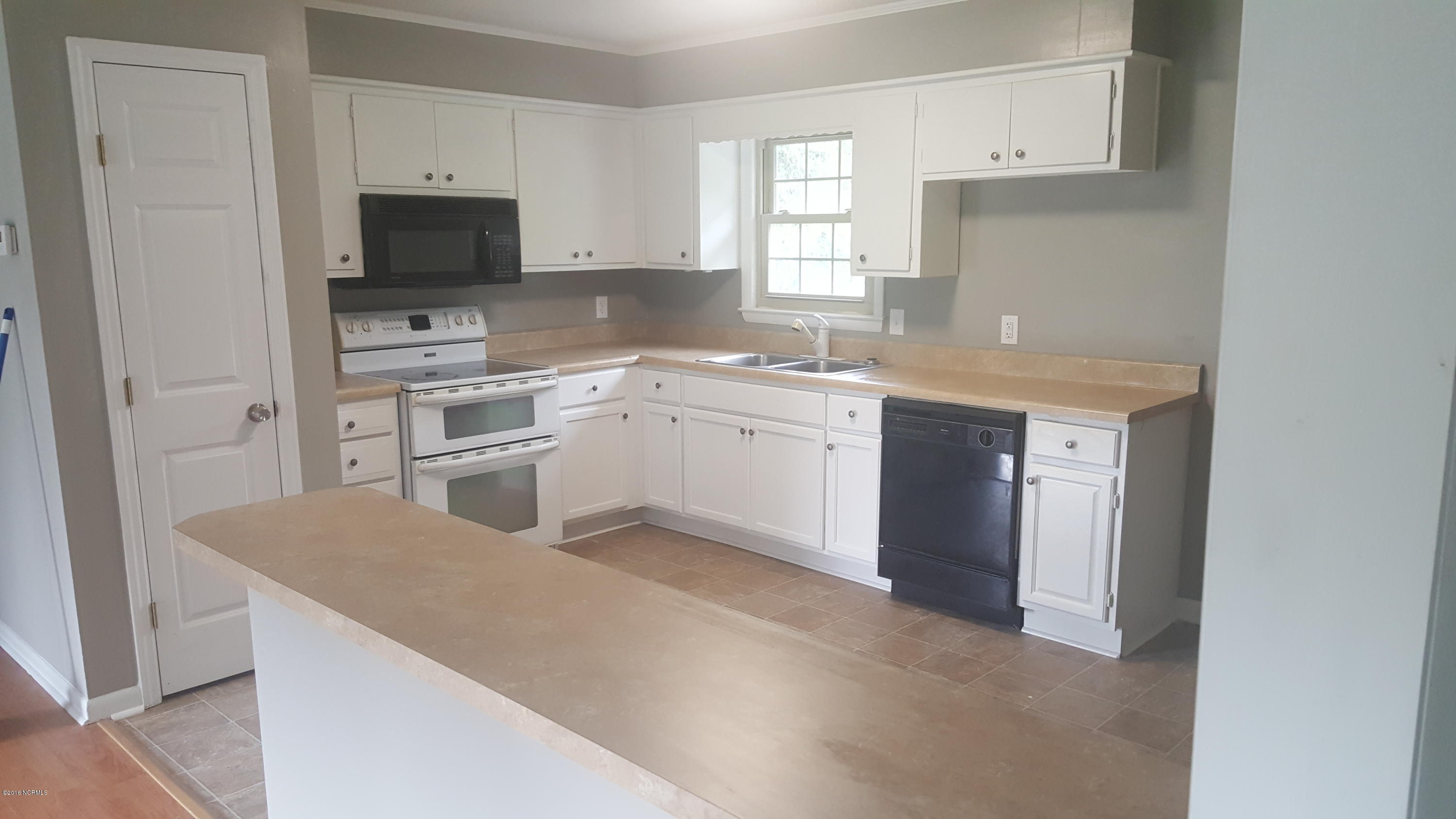 517 Governors Road Wilmington, NC 28411 - Photo 3 of 10 20160809_103603