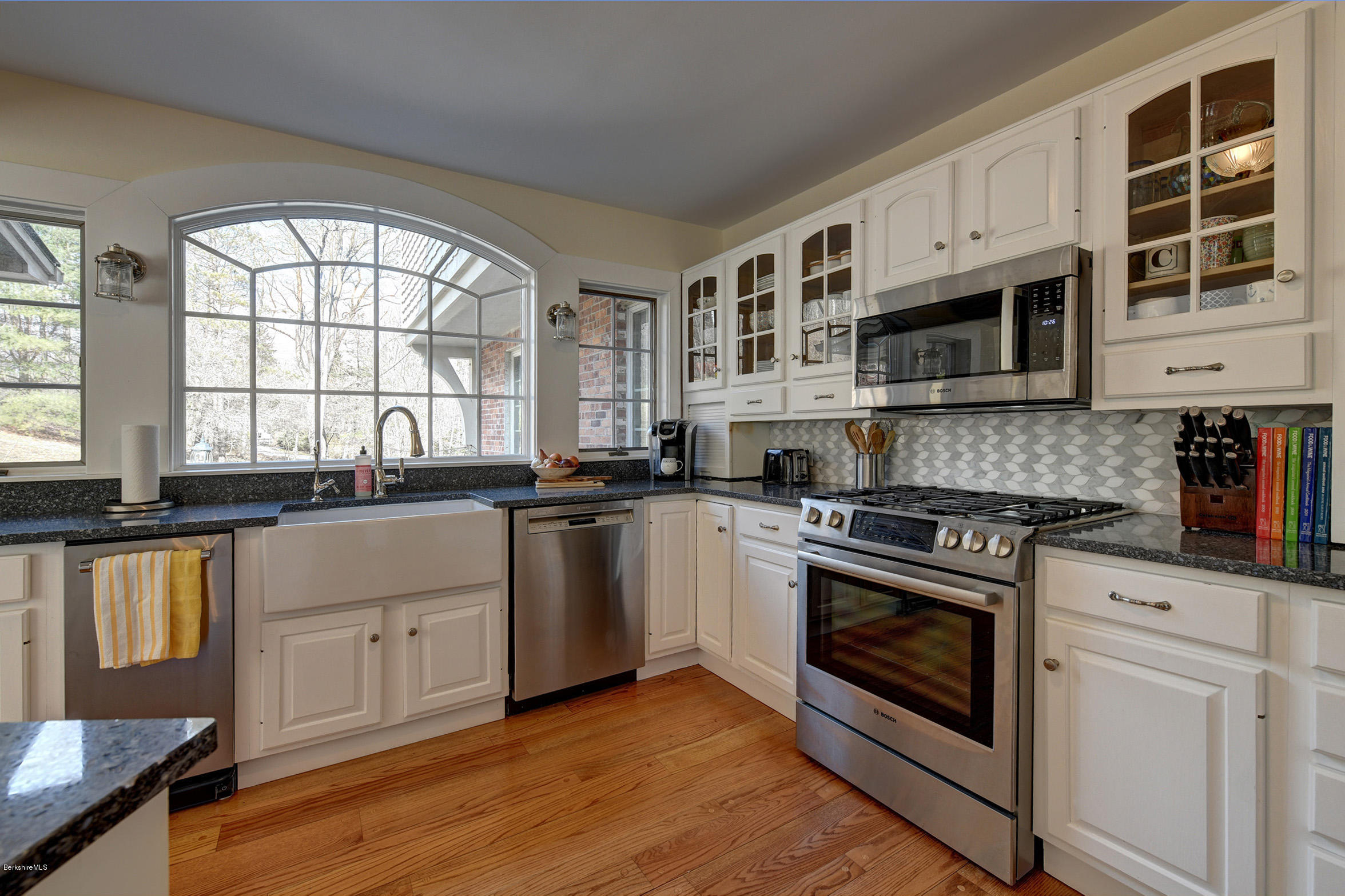173 South Mountain Road Pittsfield, MA 01201 - Photo 14 of 52 16-Kitchen