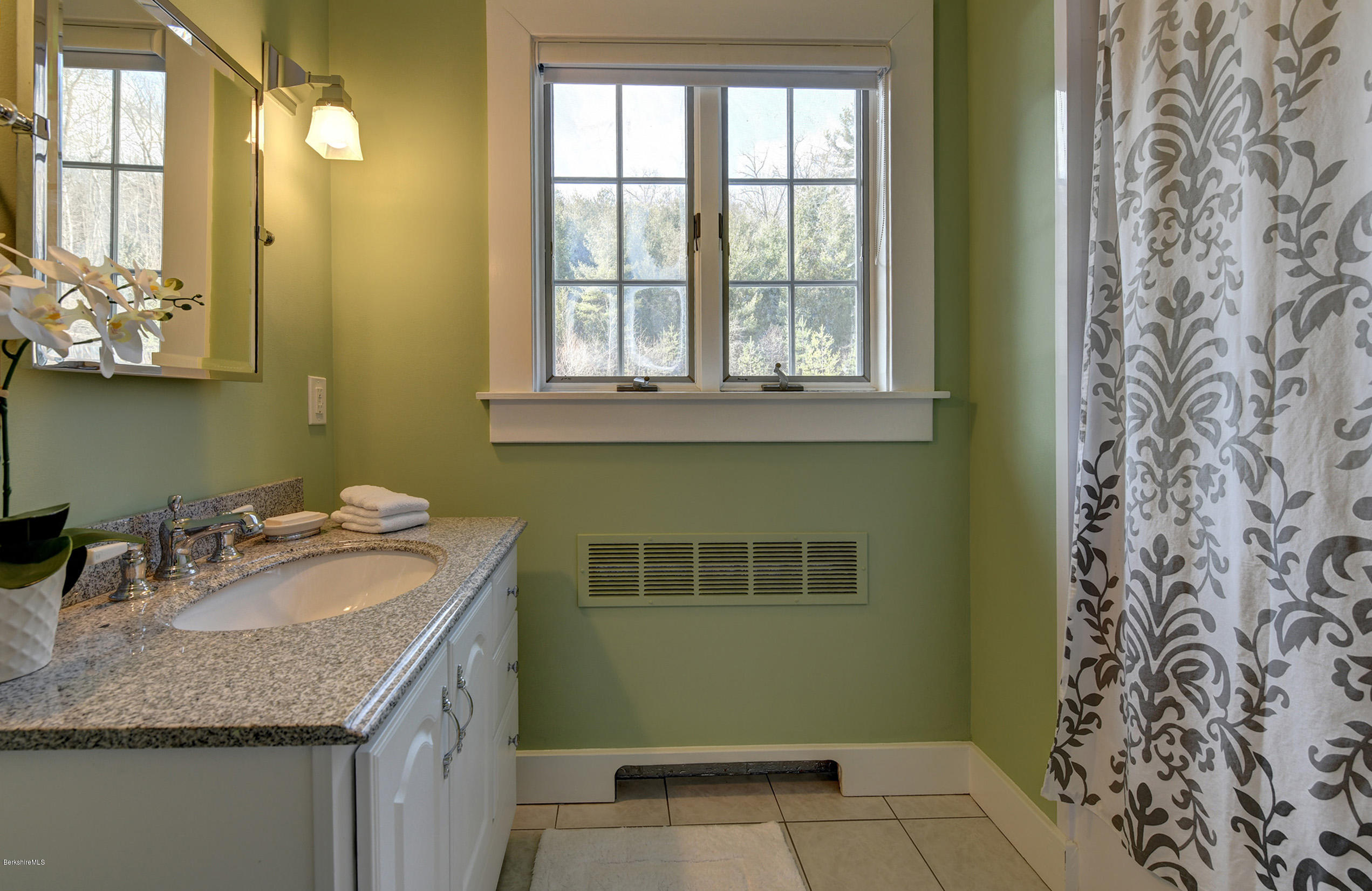 173 South Mountain Road Pittsfield, MA 01201 - Photo 33 of 52 35-2nd Floor Bathroom