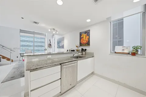 $429,000 | 1050 Brickell Avenue, Unit 1002, Miami, FL 33131