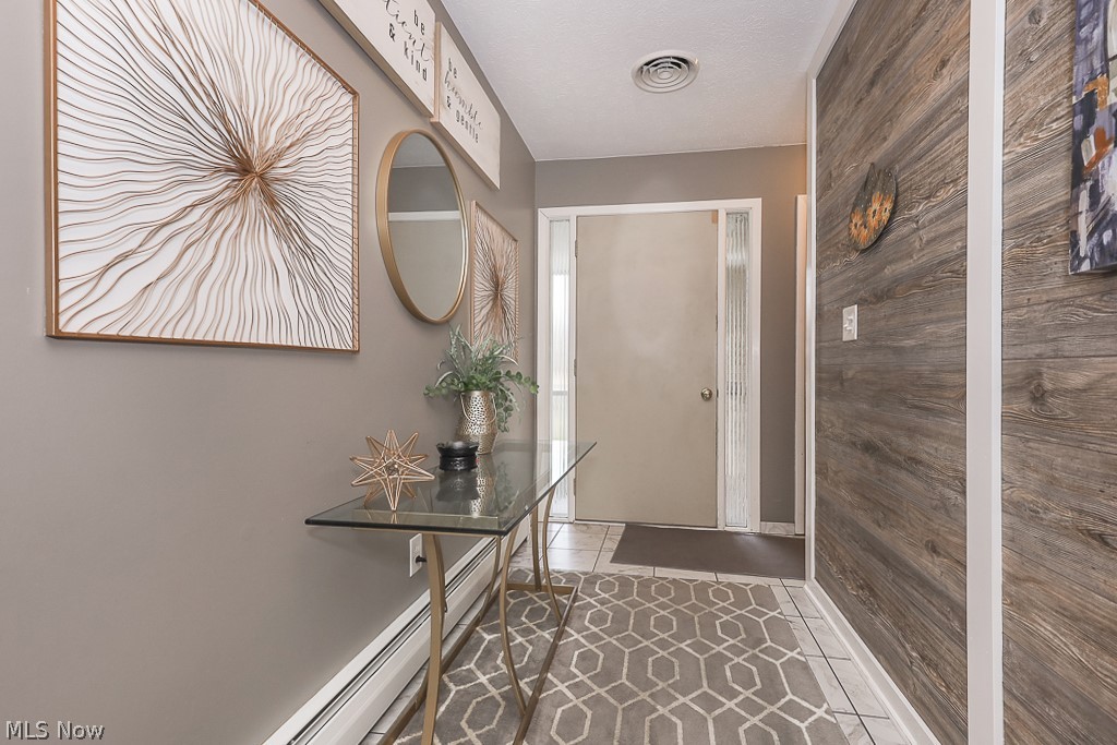 2804 Laurel Road Brunswick, OH 44212 - Photo 2 of 34 Foyer