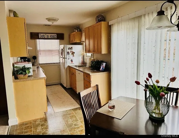 $2,650 | 2 Bridle Path Road, Unit UPPR, Smithtown, NY 11787