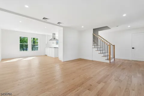 $1,549,000 | 72 East Cedar Street, Livingston, NJ 07039